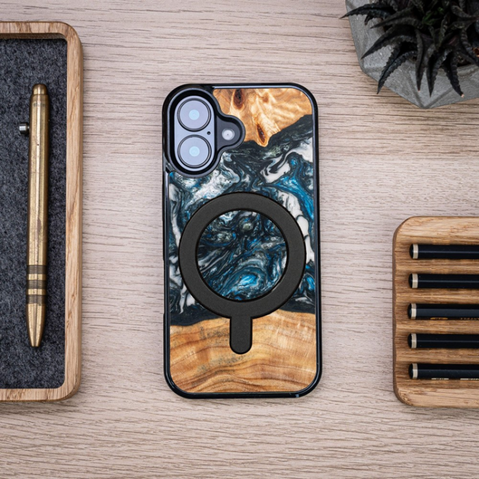 Bewood - Bewood iPhone 16 Mobilskal MagSafe Unique Planets Earth