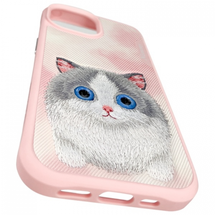 NIMMY - Nimmy iPhone 15 Mobilskal Big Eyed Pet 2.0 Cat - Rosa