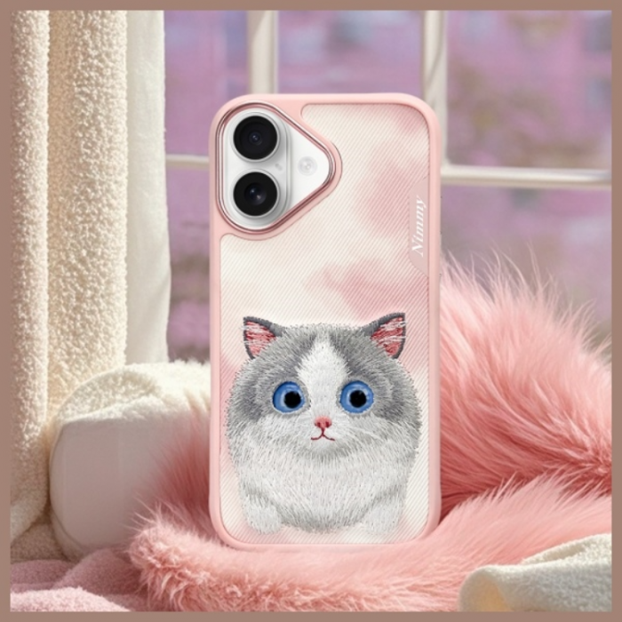 NIMMY - Nimmy iPhone 16 Mobilskal Big Eyed Pet 2.0 Cat - Rosa