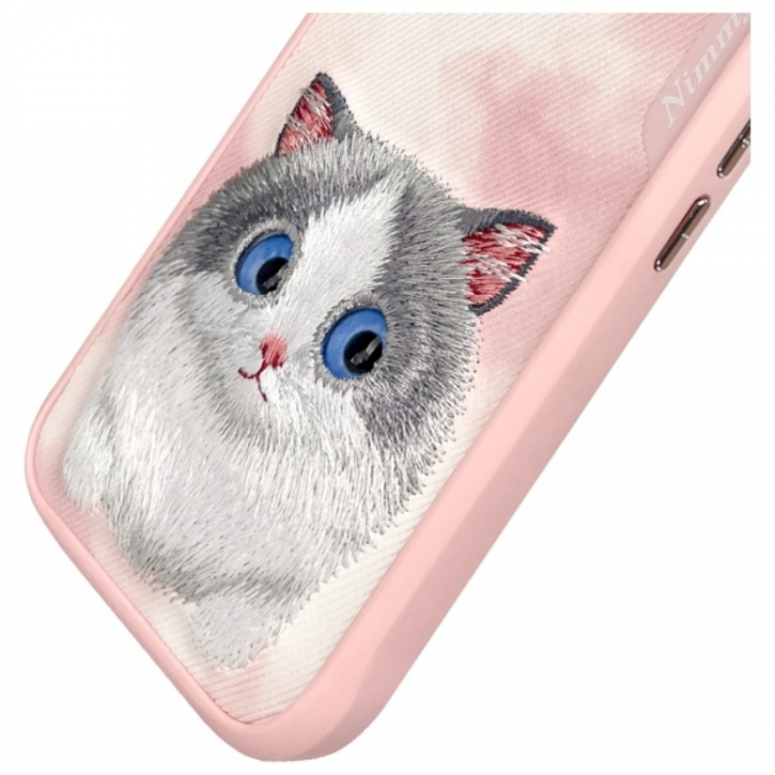 NIMMY - Nimmy iPhone 16 Mobilskal Big Eyed Pet 2.0 Cat - Rosa