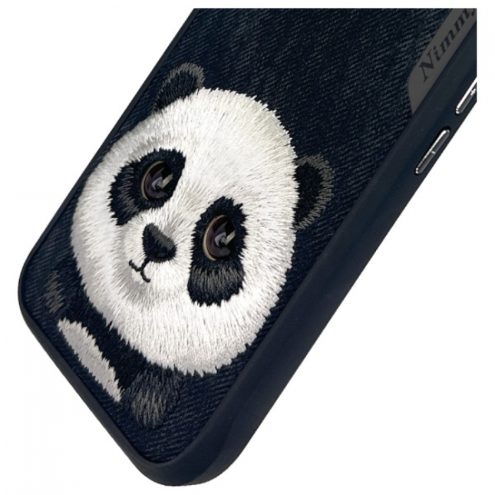 NIMMY - Nimmy iPhone 16 Mobilskal Big Eyed Pet 2.0 Panda - Svart